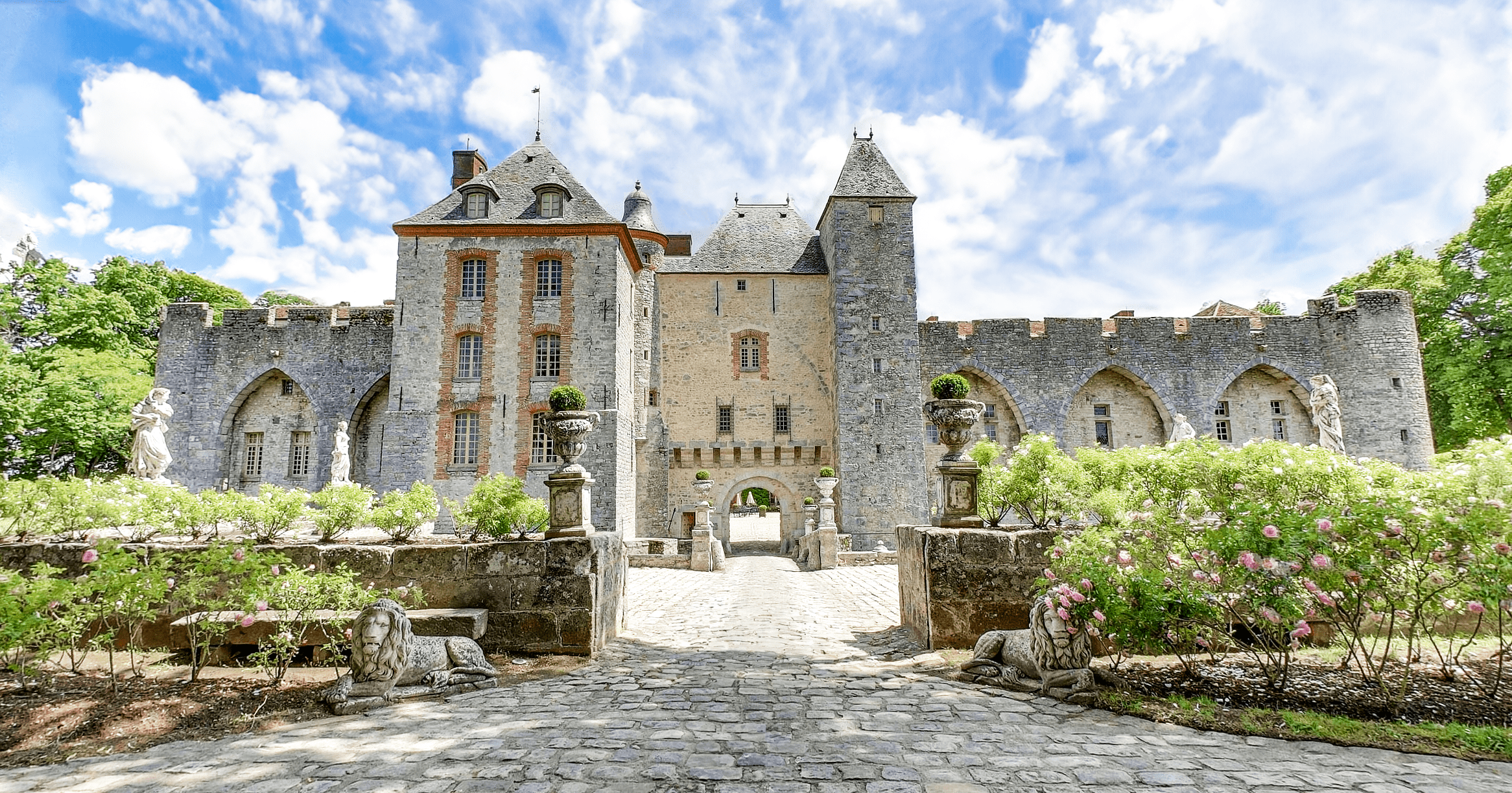 Le Château de Farcheville à Bouville : Une Plongée dans l'Histoire et l'Élégance Médiévale