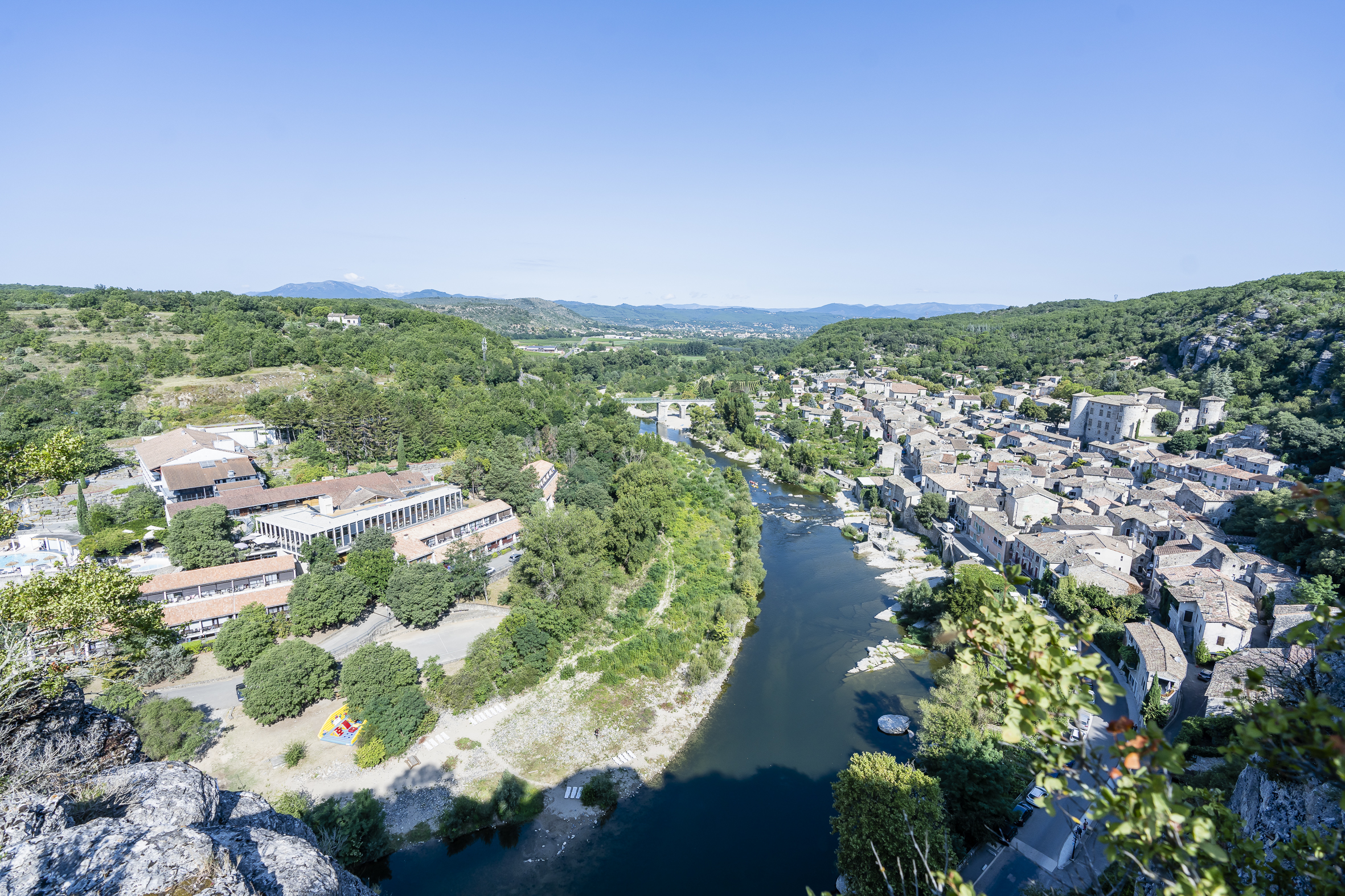 Le Domaine Lou Capitelle & Spa vous accueille dans un cadre exceptionnel en Ardèche méridionale et à quelques km seulement des fabuleuses Gorges de l’Ardèche
